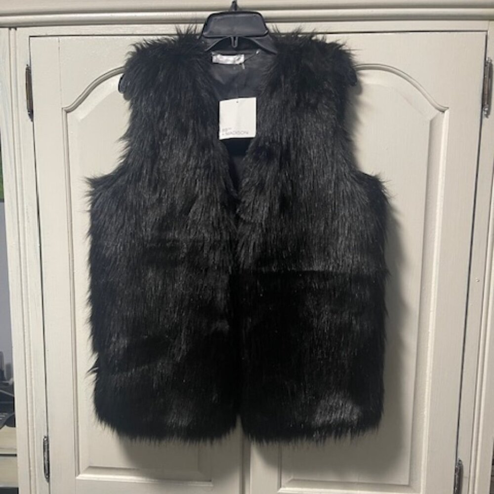 Madison Black Faux fur Vest Size M NWT